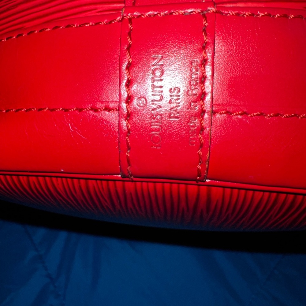 Beautiful Vibrant Red ❤️‍🔥Louis Vuitton Epi Noé customized with rhinestone’s ✨ - Picture 8 of 11